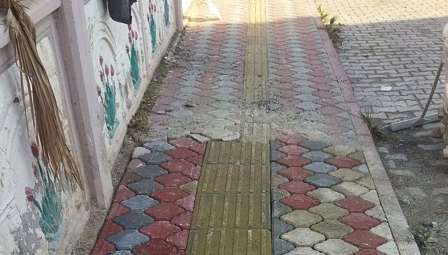 Kemer’de yol ve kaldırım çalışmaları