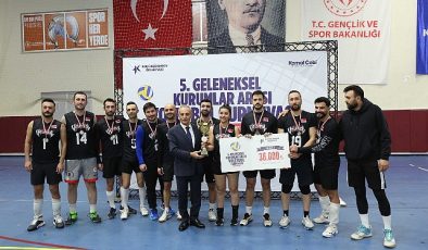 Kurumlararası Voleybol Turnuvası’nda Şampiyon Küçükçekmece İtfaiye